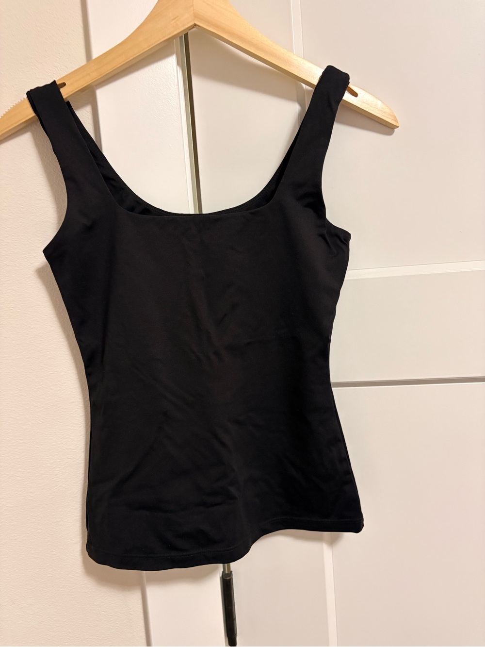 Classic Black Shape wear Neck Tank Top